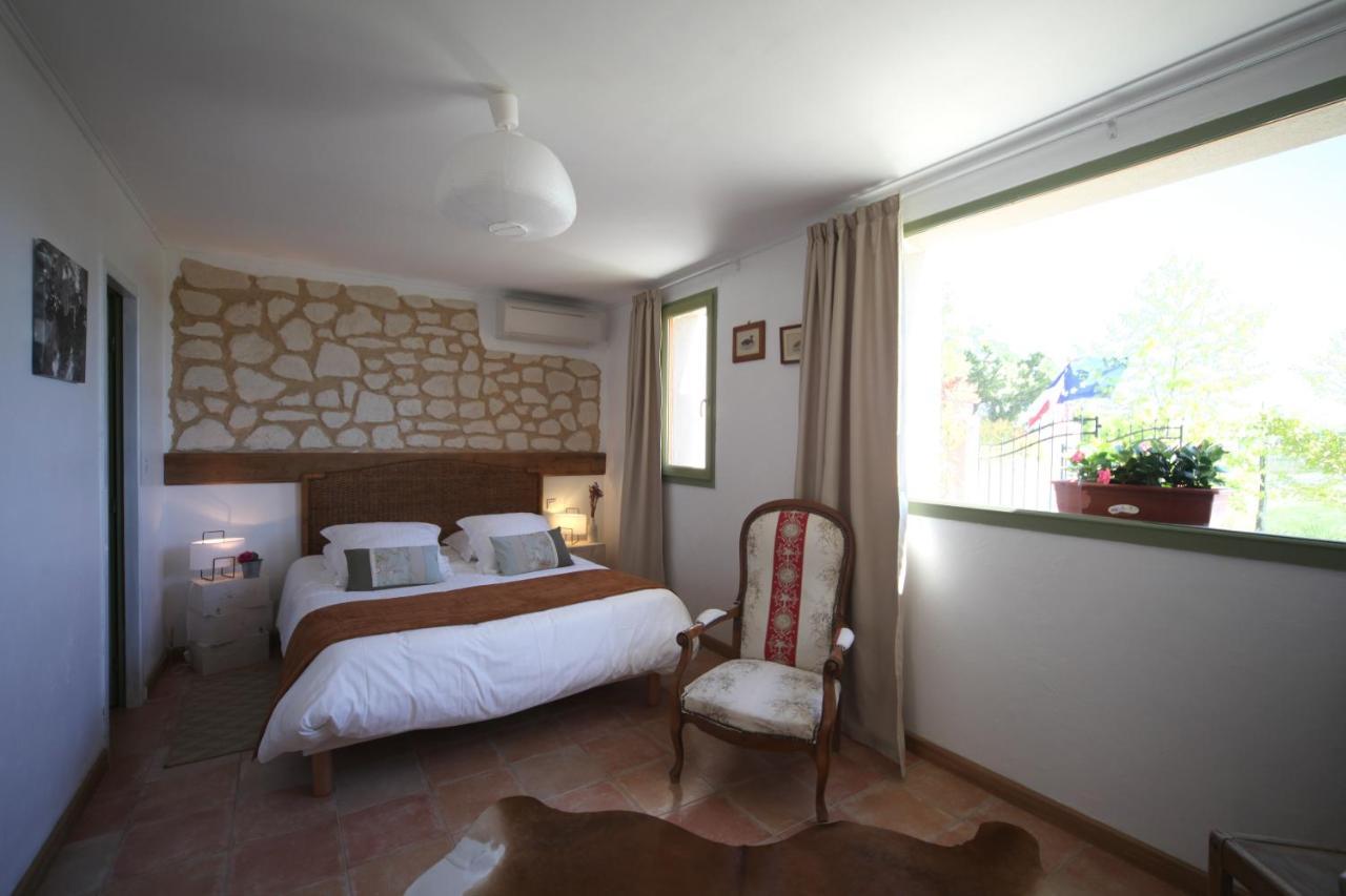 Oeno-Lodge Saint-Germain-dʼEsteuil Habitación foto